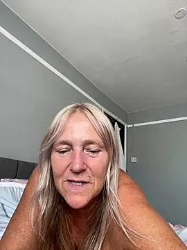 Webcam Model(Blondnboujee53) is live