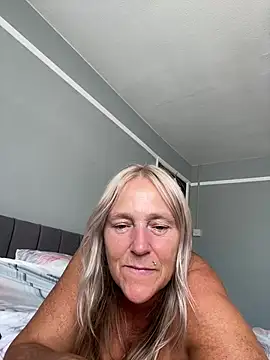 Blondnboujee53