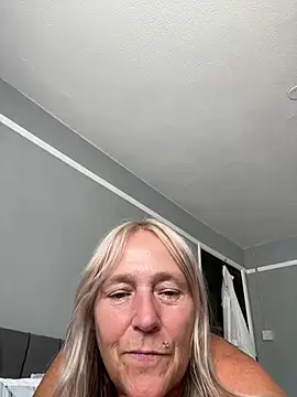 Blondnboujee53