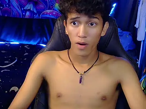 hugekenbigcock live cam on StripChat