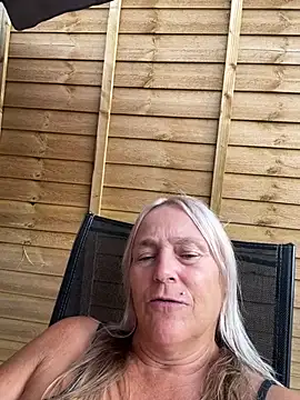 Blondnboujee53