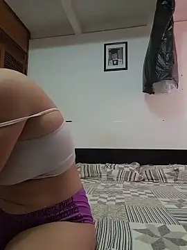 selena_gomez2 live cam on StripChat