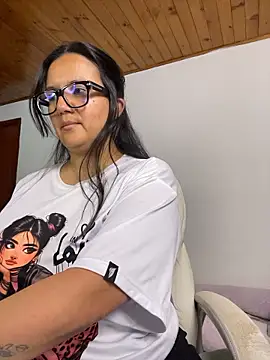 SWEETLILY18 live cam on StripChat