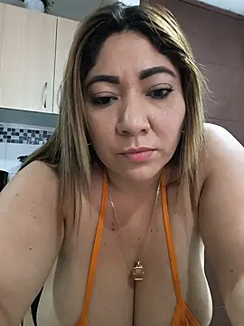 kendra_fire (F milf) - oil boobs