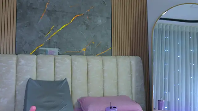 mia_scot webcam