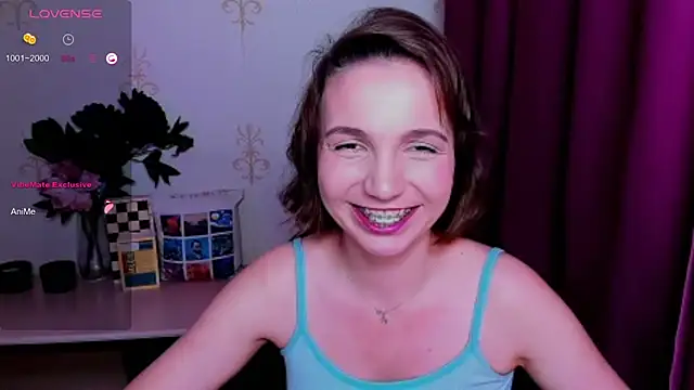 KindHazelHere_ live cam on StripChat