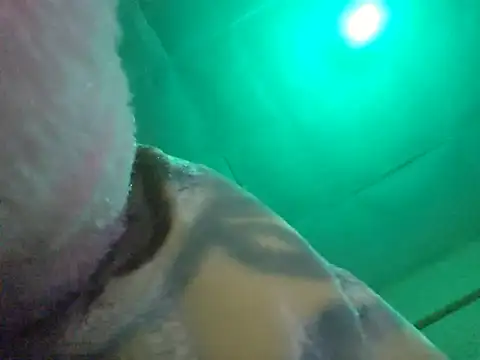 kisserhotter live cam on StripChat