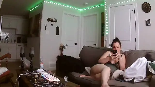 Queenemerald webcam