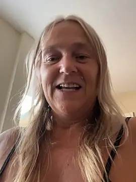 Blondnboujee53 webcam