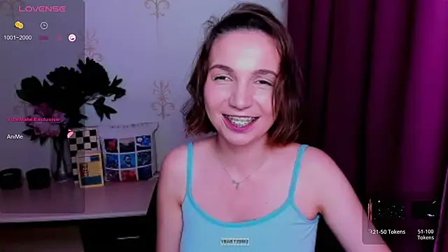 KindHazelHere_ live cam on StripChat