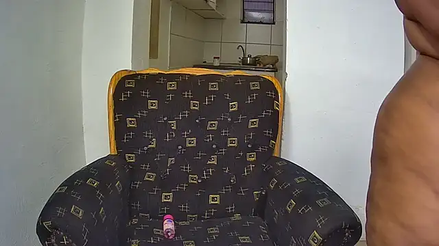GoldenPussyXOXO webcam