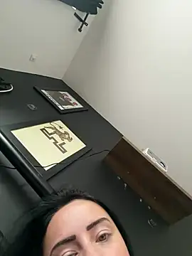 ElliemaiX webcam