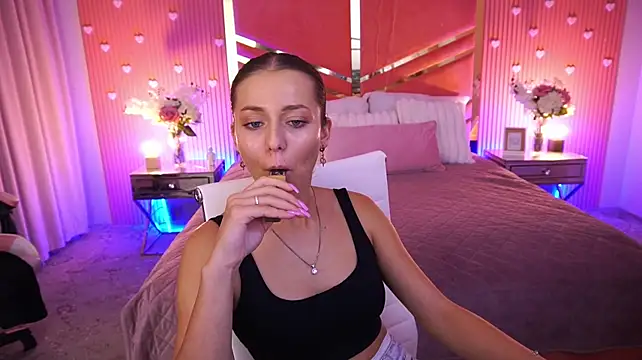 DoveLovee webcam