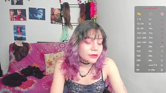 VaioletUwU live cam on StripChat