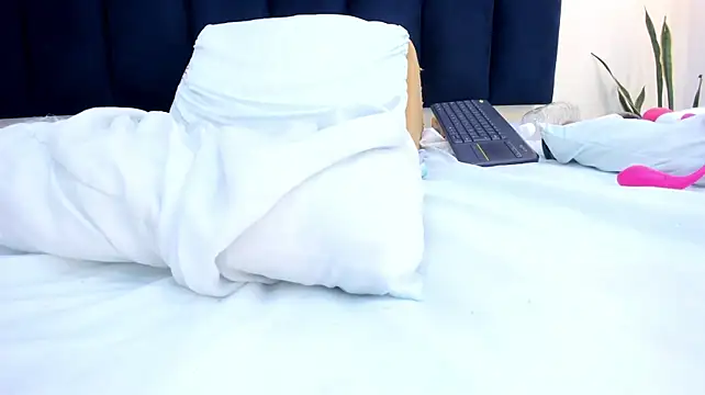 mayaevansmg webcam