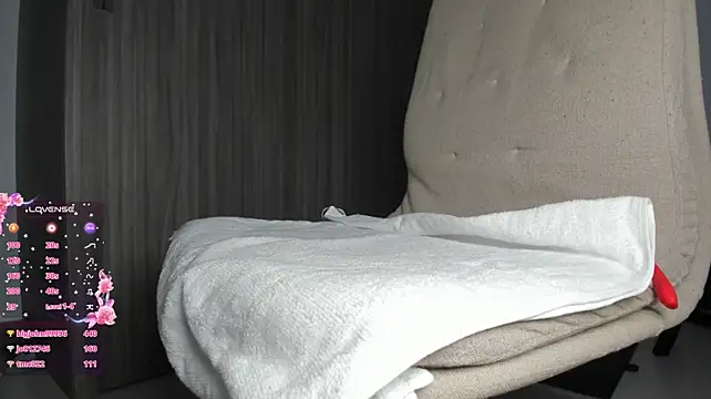 laura-hills18 webcam