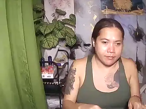 TabooSHOWgirl18 webcam