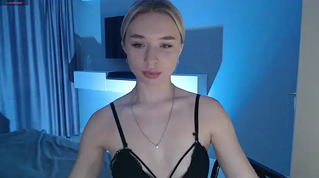 Emily_Hartt webcam