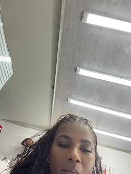 MAREIA_25 live cam on StripChat