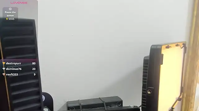 Nahomyrain live cam on StripChat