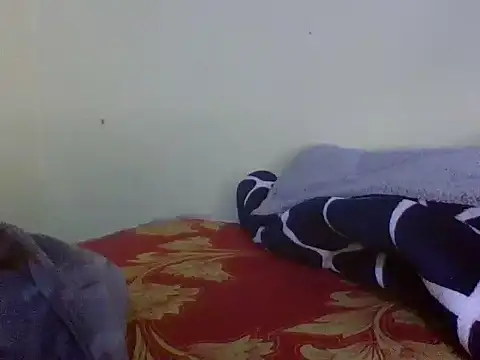 Lunatemptation1 live cam on StripChat