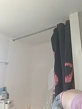 Ambercdhor live cam on StripChat