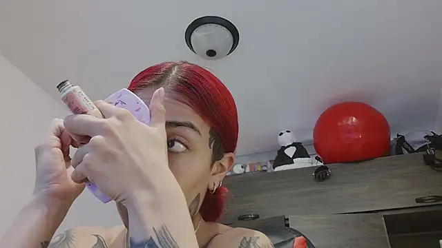 selene_red_ webcam