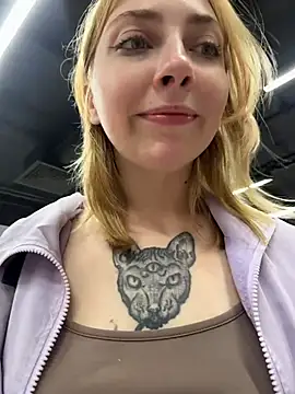 sunny___bunny (F young) - risky show my boobs on street