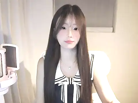 Fortuna72419 live cam on StripChat