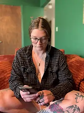 PussiesnCream_ live cam on StripChat