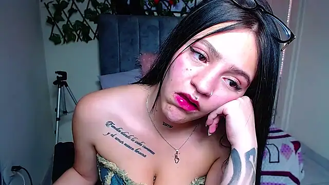 Violettasquirt live cam on StripChat