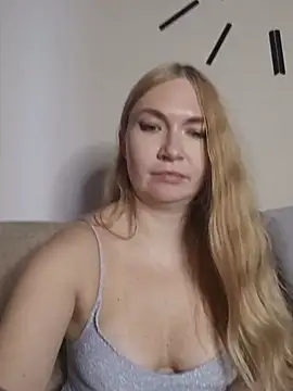 KisaVixen live cam on StripChat