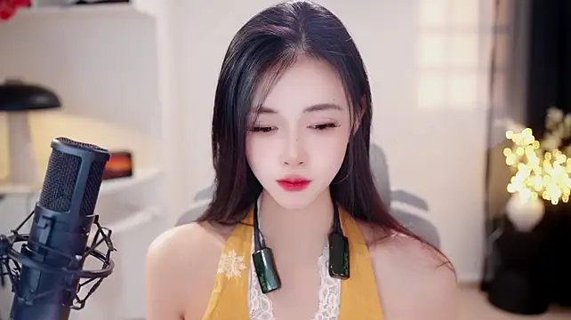 Ocean--Lili live cam on StripChat