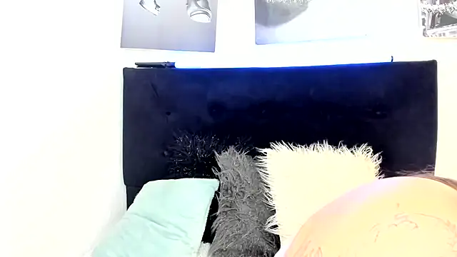 LinaBrowm webcam