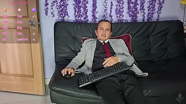 enzoromanof (Ask my age) - full nude 5 min