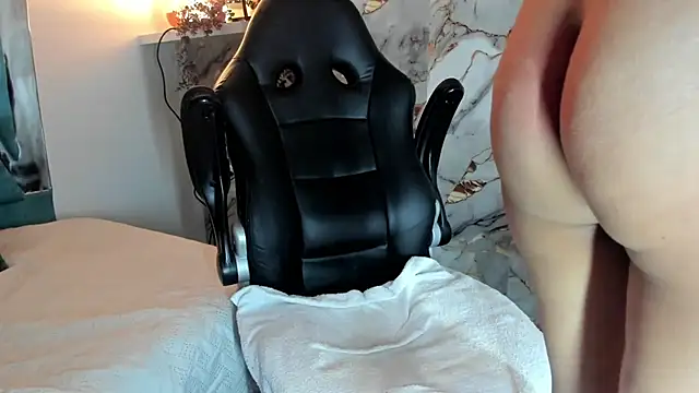 corinna_hub (F young) - I WANT TO GET VERY HOT FOR YOU 🔥💥