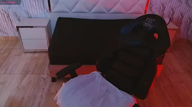 samanttha_tay (T teen) - suck a dildo
