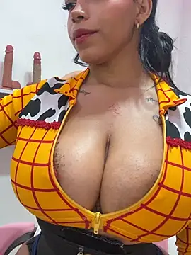madeleinesummerrr (F teen) - show boobs