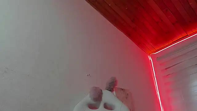 Sara_Red_X1 webcam