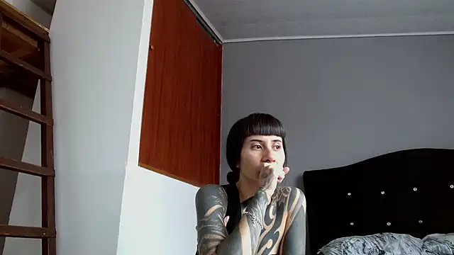 Emilia_1995 webcam
