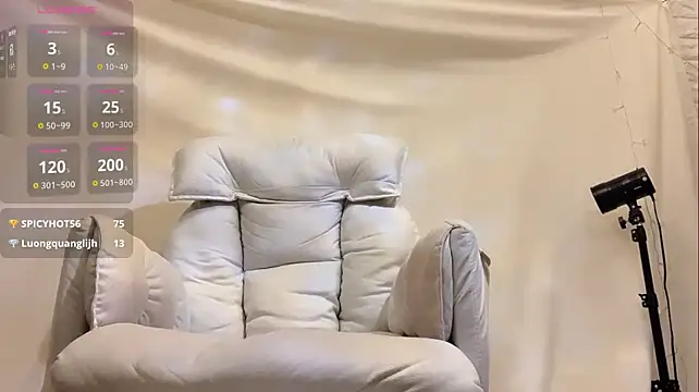 Tw_Zoella live cam on StripChat