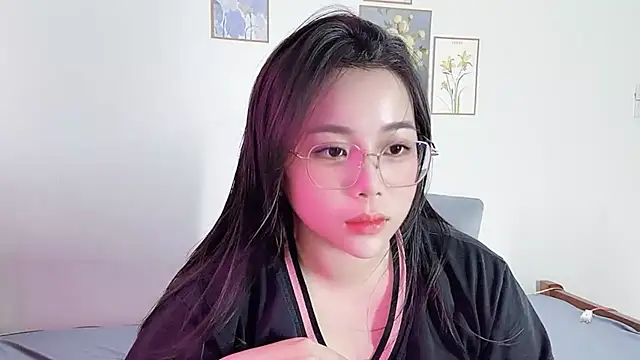 _Mia_Chubby live cam on StripChat