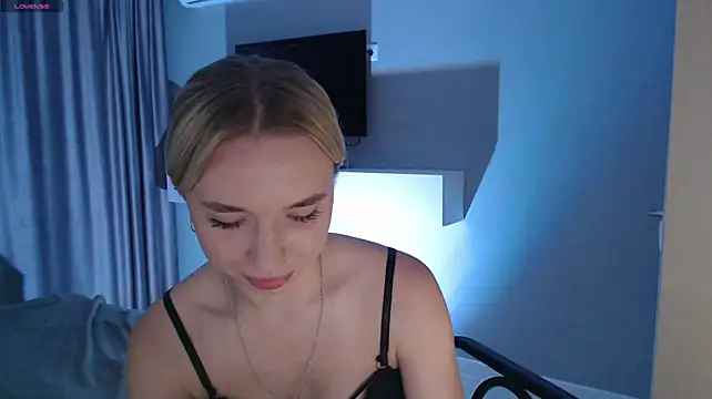 Emily_Hartt live cam on StripChat