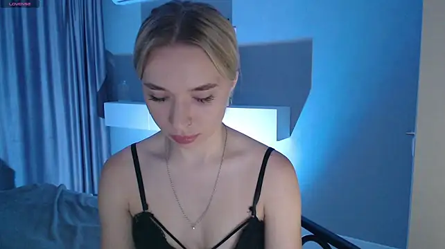 Emily_Hartt webcam