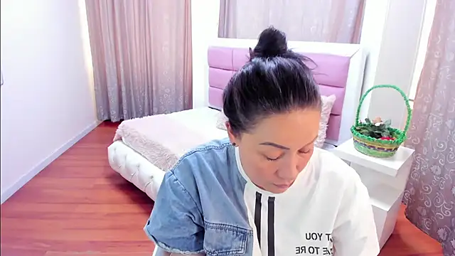 gaby_trent (F milf) - squirt