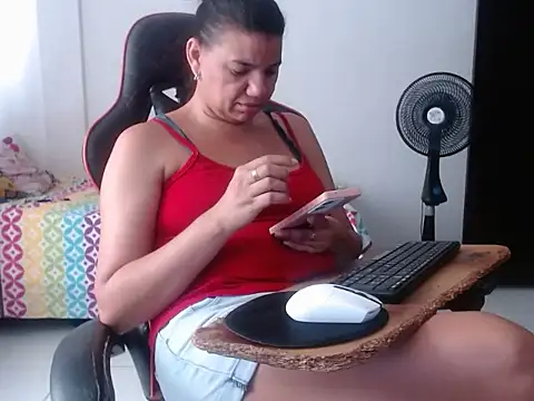 adriana_0312 (F milf) - Shake  boobs naked