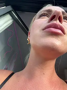 streetdoll (F young) - ride dildo asshole