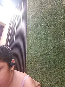 shanvii (F milf) - Split on boobs