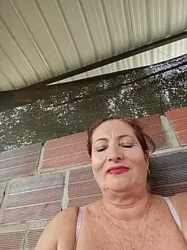 sexy-woman-mature (F mature) - squirt outdoor