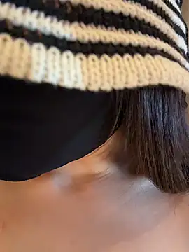 nide-laoshi (G young) - 4S店女销售 下班后无聊  找陌生人刺激（ni 懂得）